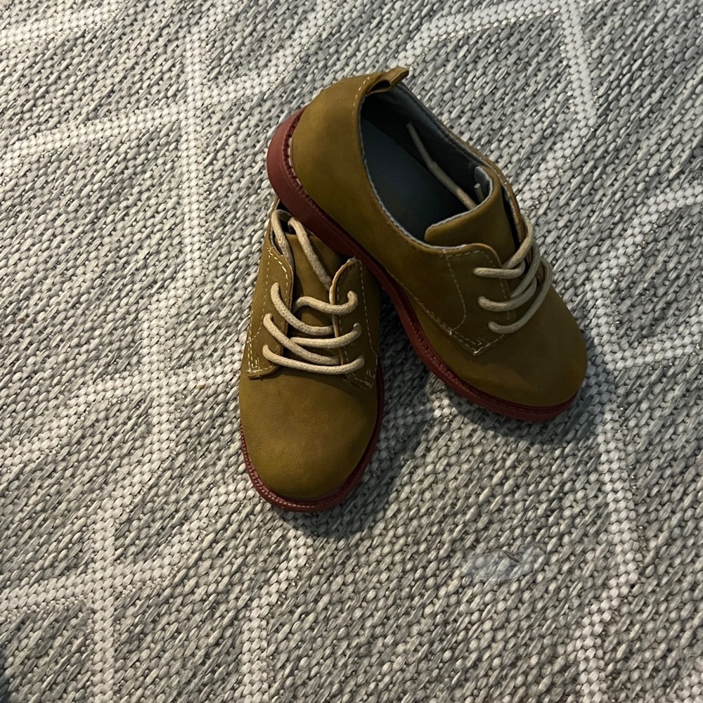 Carter's Olive Green Kids Dress Shoes - Picture 4 of 5